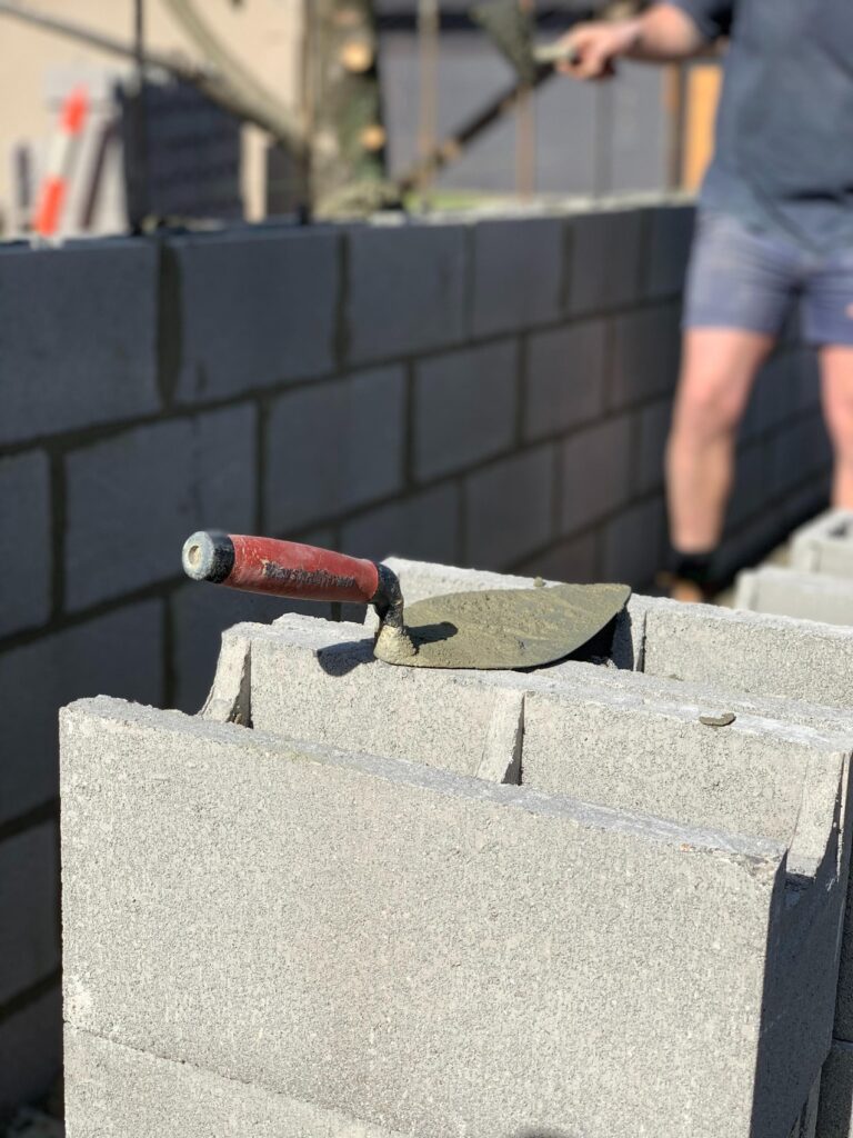 Block wall being laid by Sunshine Coast bricklayers